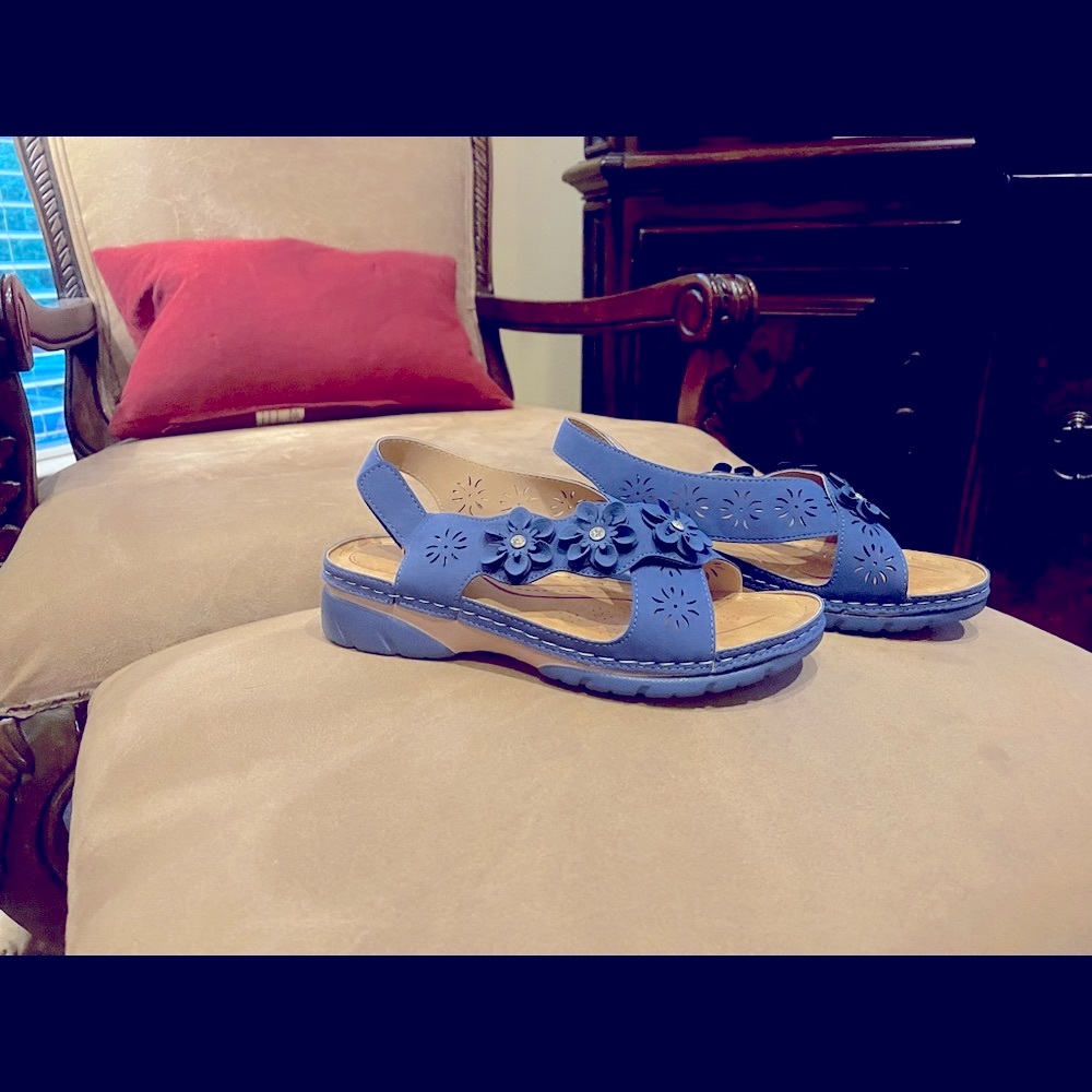 New, never warm. Yasirun, blue, size 9.5 sandal.